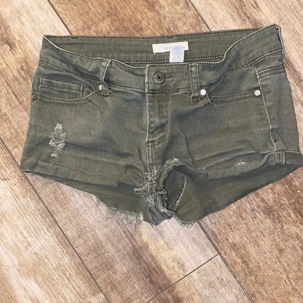 Size 7 army green stretchy jean material shorts